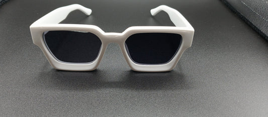 Oversized Sunglasses White/Black Template:  114  Lens: 54  UV 400 Protection